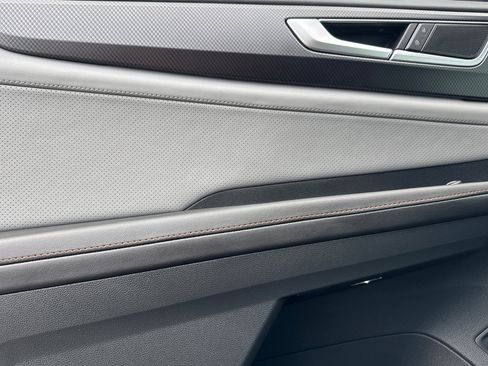 New 2025 Volkswagen Atlas Peak Edition SE image 9