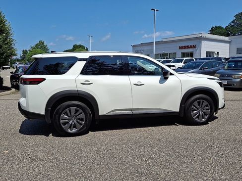 Used 2025 Nissan Pathfinder S AWD/4WD image 9