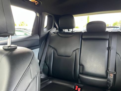 Used 2025 Jeep Compass Limited AWD/4WD image 38
