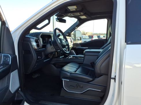 Certified 2025 Ford F350 Platinum image 11