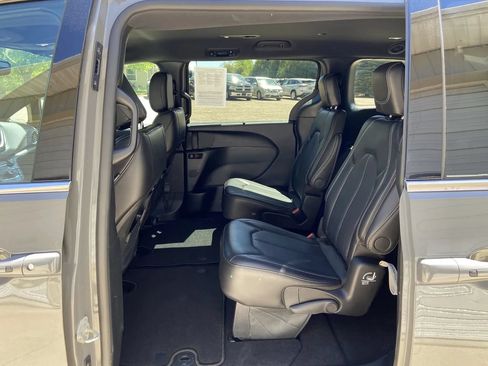 Used 2025 Chrysler Pacifica Select FWD image 21