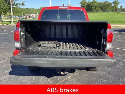 Used 2022 Toyota Tacoma TRD Sport image 10