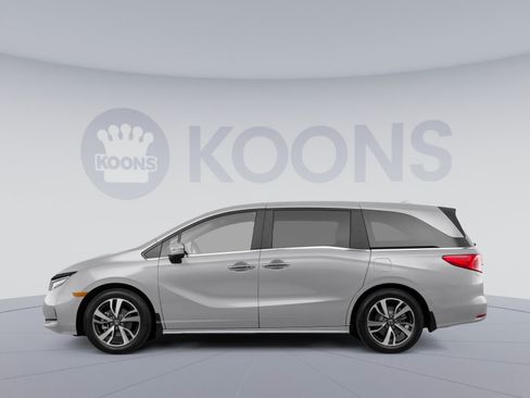 Used 2024 Honda Odyssey Touring image 2