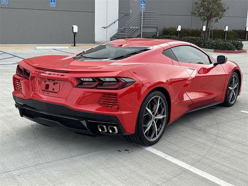 Used 2021 Chevrolet Corvette Stingray w/ Engine Appearance Package image 3