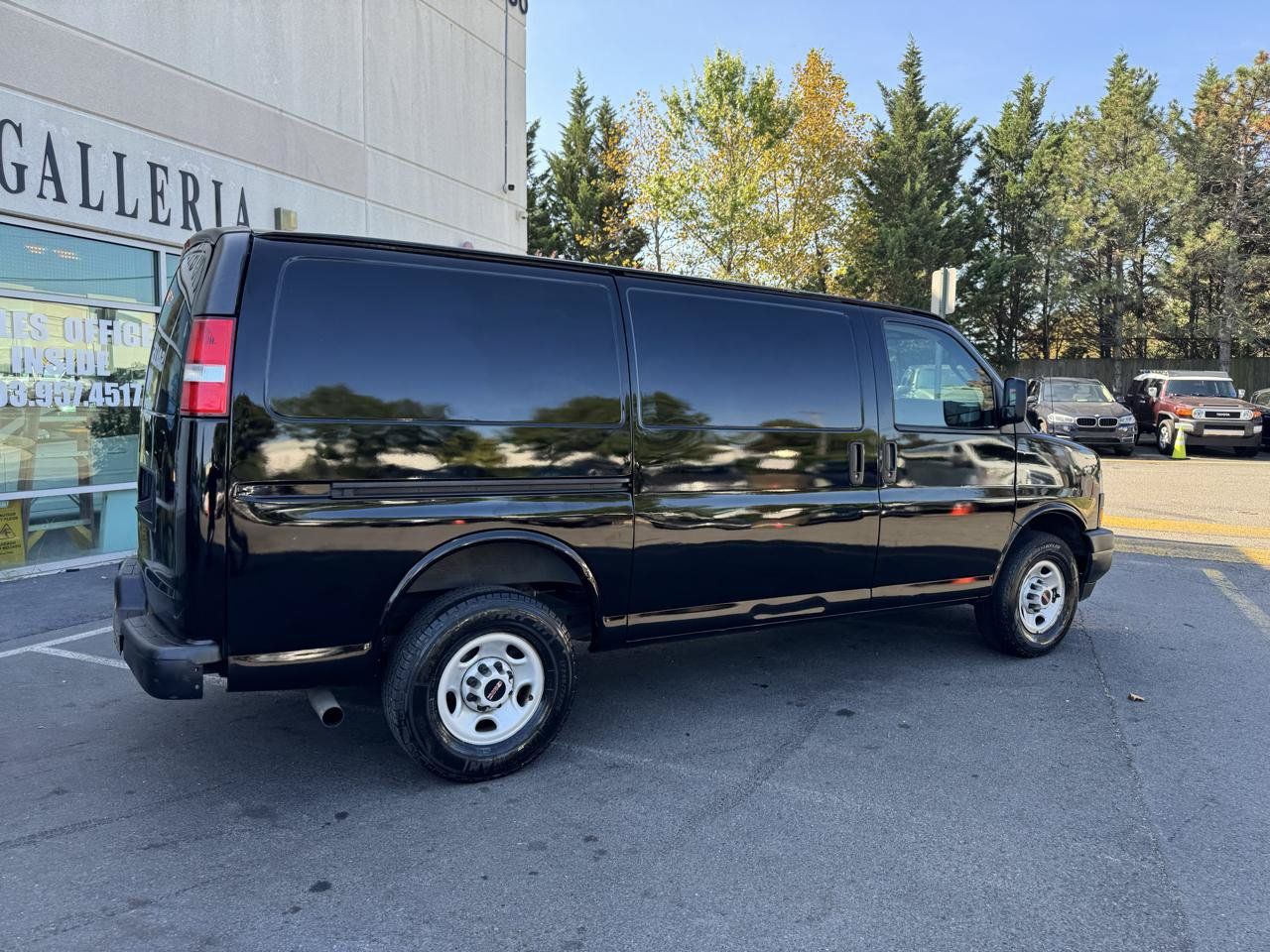 Used 2020 GMC Savana 2500 RWD image 4