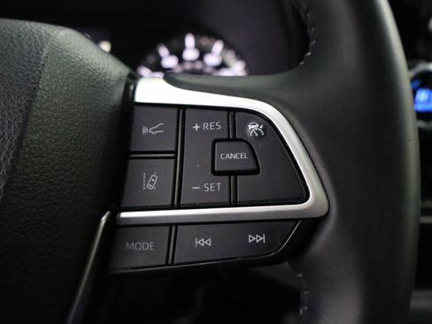 Used 2022 Toyota Highlander LE image 17