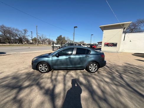 Used 2011 MAZDA MAZDA3 i Sport image 2
