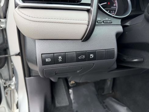 Used 2018 Toyota Camry LE image 27