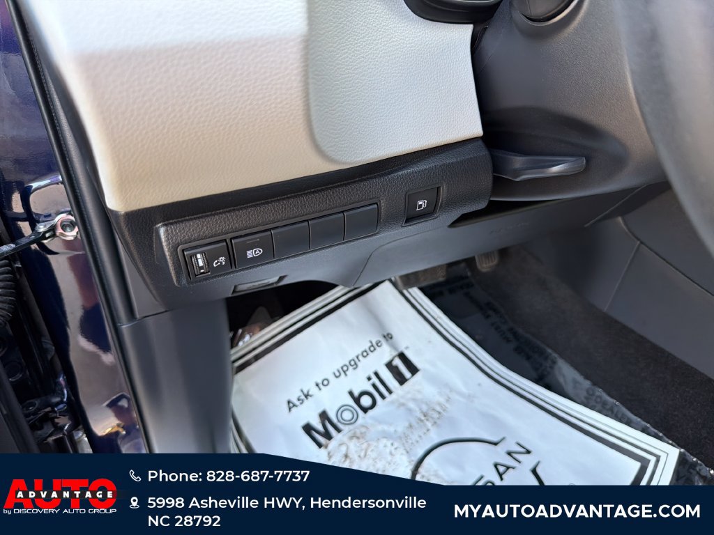 Used 2020 Toyota Corolla LE FWD image 12