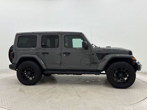 Used 2019 Jeep Wrangler Unlimited Sahara AWD/4WD image 8