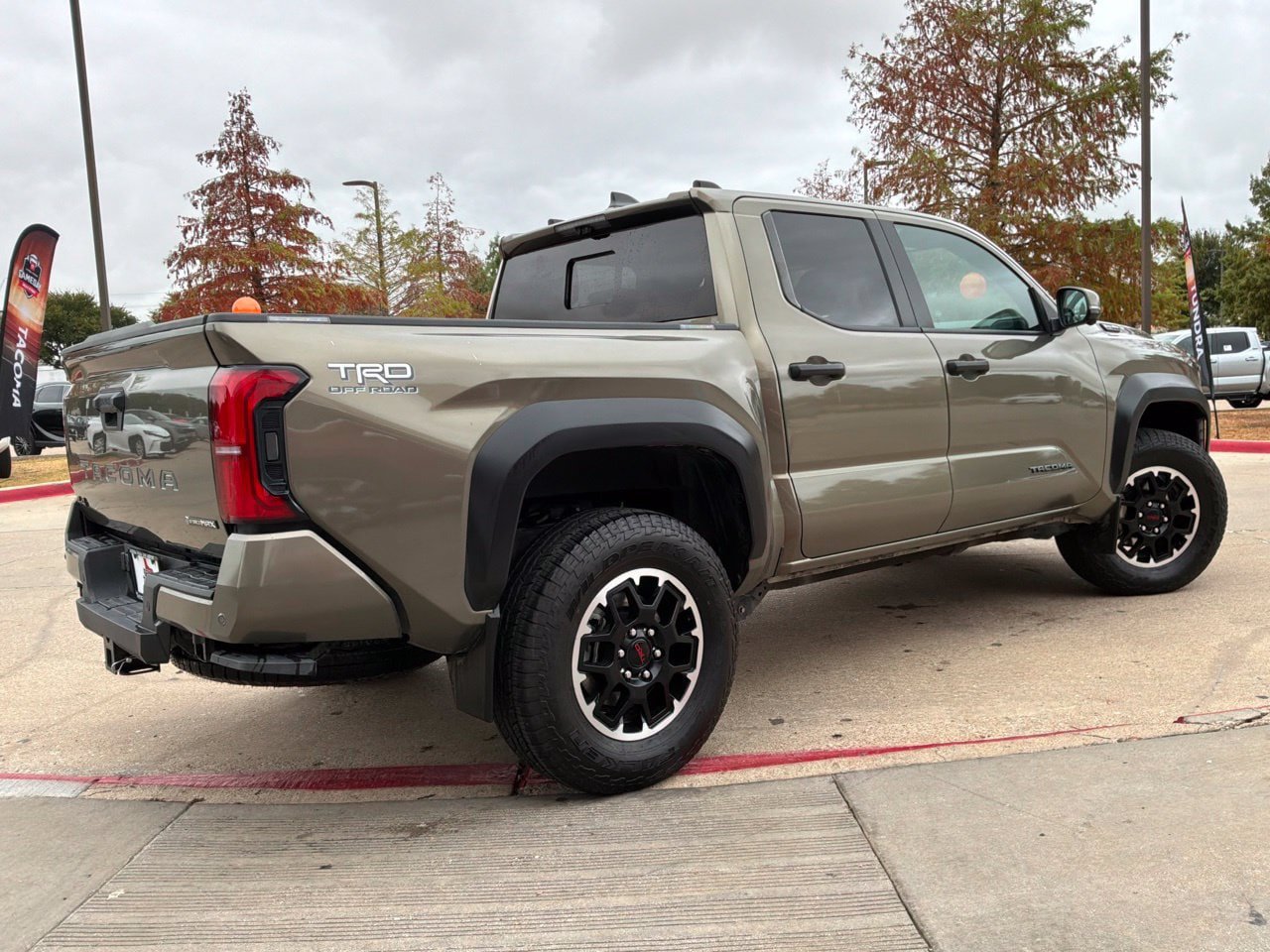 Used 2024 Toyota Tacoma TRD Off-Road w/ TRD Off Road Premium Package AWD/4WD image 6