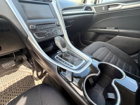 Used 2016 Ford Fusion SE image 16