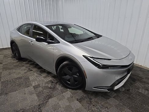 Used 2025 Toyota Prius Plug-In Hybrid image 7