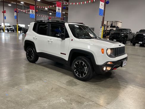 Used 2023 Jeep Renegade Trailhawk AWD/4WD image 7