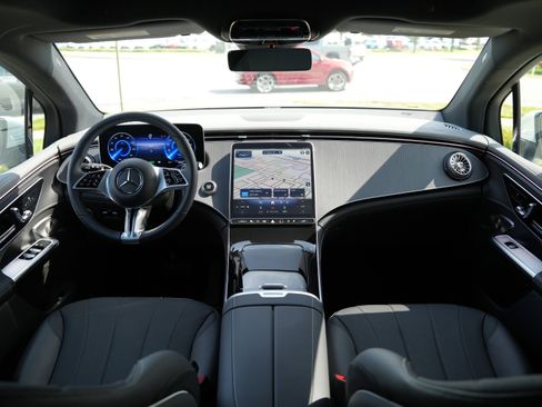 New 2025 Mercedes-Benz EQE 350+ 4MATIC SUV image 18