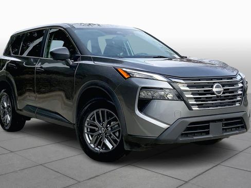 Used 2024 Nissan Rogue S image 2