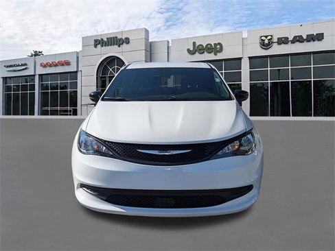 New 2026 Chrysler Voyager LX image 9