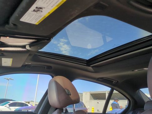 Used 2019 BMW 330i xDrive Sedan w/ Premium Package AWD/4WD image 11