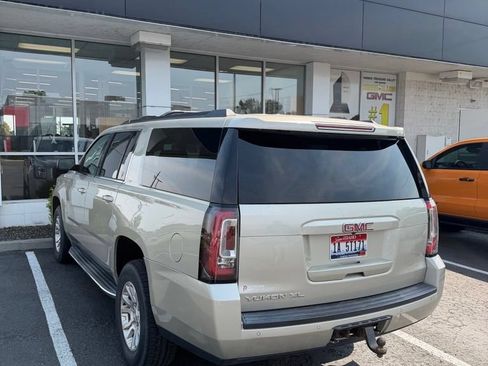 Used 2017 GMC Yukon XL SLT AWD/4WD image 5