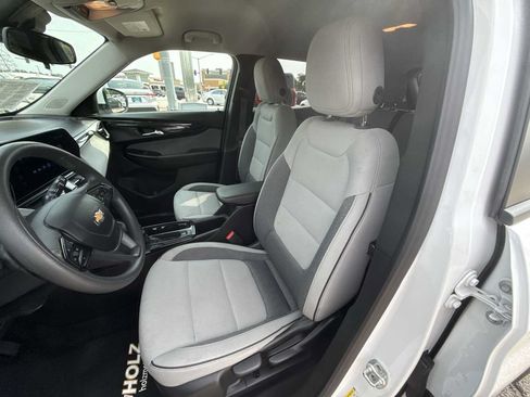 Used 2025 Chevrolet TrailBlazer LT FWD image 17
