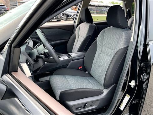 Certified 2023 Nissan Rogue SV image 8