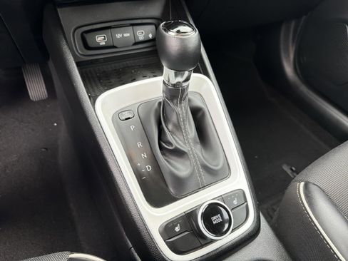 Used 2023 Hyundai Venue Limited w/ Cargo Package image 19