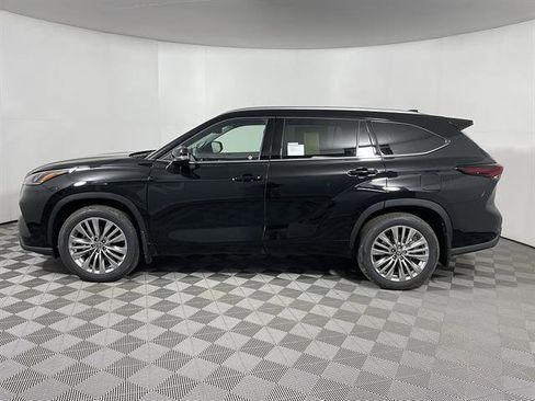 New 2026 Toyota Highlander Platinum AWD/4WD image 8