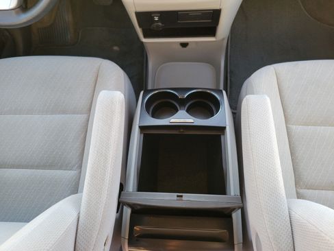 Used 2018 Toyota Sienna LE w/ Carpet Mat Package FWD image 30
