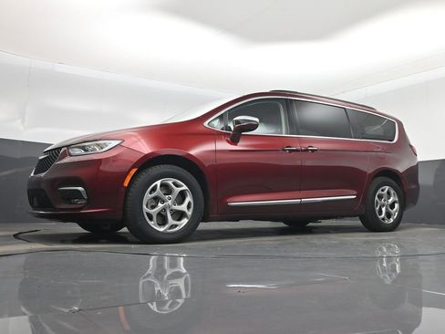 Used 2022 Chrysler Pacifica Limited image 53
