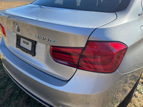 Used 2017 BMW 330e w/ Technology Package RWD image 8