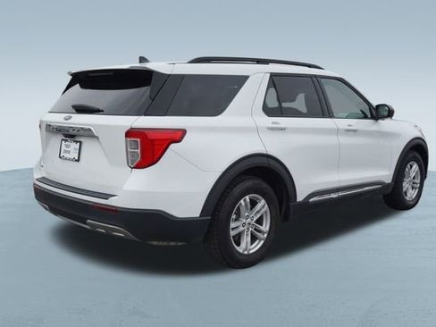 Used 2023 Ford Explorer XLT w/ Equipment Group 202A image 8