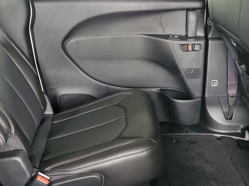 New 2026 Chrysler Pacifica Select FWD image 13
