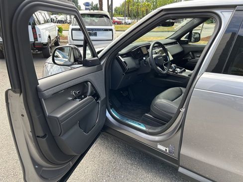 New 2025 Land Rover Range Rover Sport SE image 10