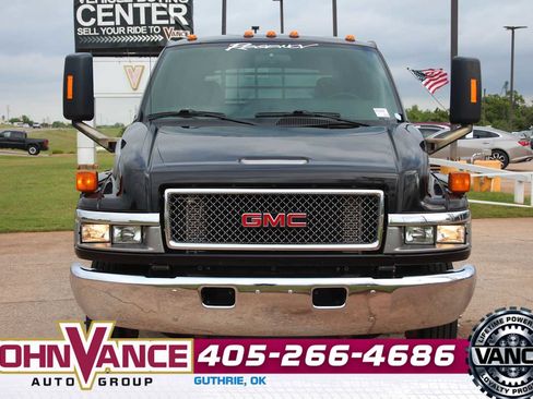 Used 2005 GMC TopKick C4500 2WD Crew Cab image 2
