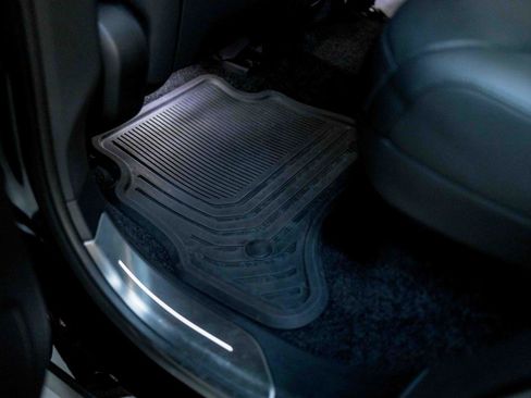 Used 2025 Land Rover Range Rover SE image 45