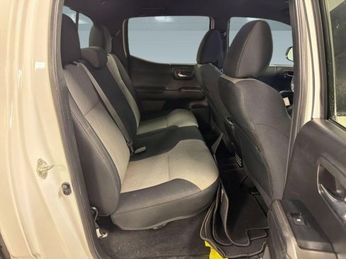 Used 2022 Toyota Tacoma TRD Sport w/ Technology Package RWD image 30