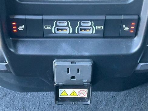 Used 2025 RAM 1500 Laramie image 17