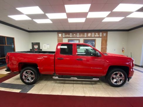 Used 2018 Chevrolet Silverado 1500 Custom w/ Custom Convenience Package RWD image 5