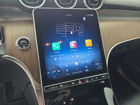 Used 2025 Mercedes-Benz GLC 300 4MATIC image 20