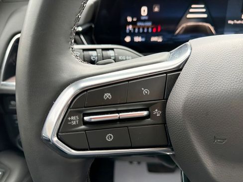 Used 2025 Chevrolet Suburban LT image 22