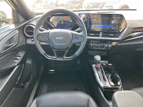 Used 2025 Chevrolet Trax RS w/ Sunroof Package image 10