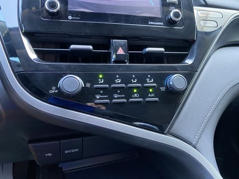 Used 2021 Toyota Camry LE FWD image 27