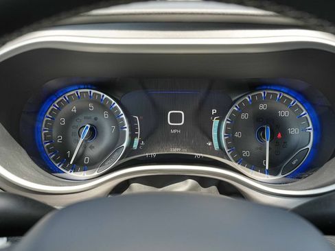 Used 2025 Chrysler Pacifica Select FWD image 35