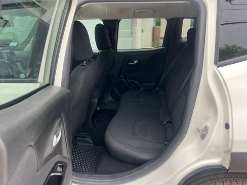 Used 2020 Jeep Renegade Latitude w/ Cold Weather Group image 31