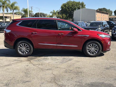 Used 2024 Buick Enclave Premium image 3