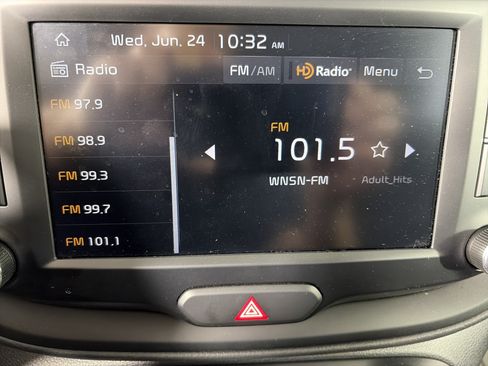 Used 2025 Kia Soul LX w/ LX Technology Package FWD image 18