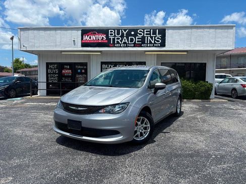 Used 2021 Chrysler Voyager LX FWD image 45