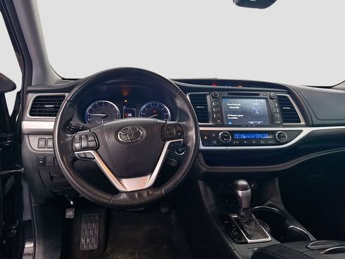 Used 2018 Toyota Highlander Limited FWD image 24