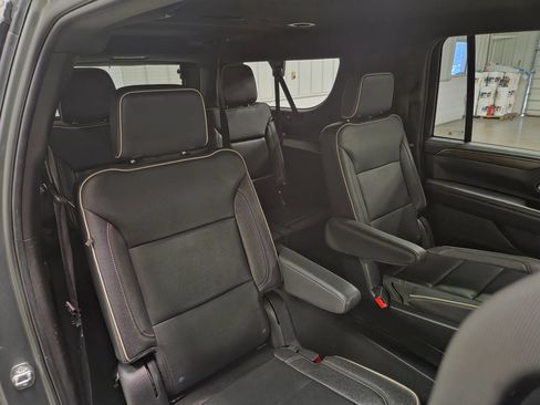 Used 2023 Chevrolet Suburban Premier RWD image 32
