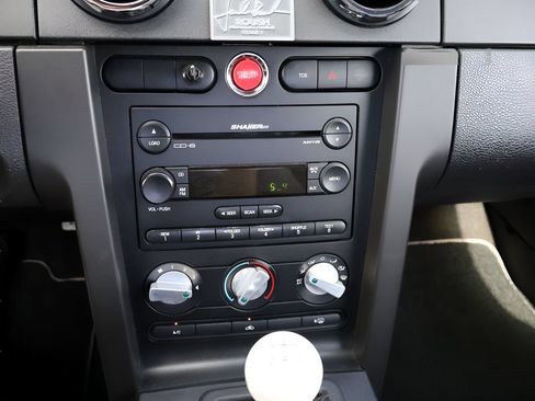 Used 2005 Ford Mustang GT RWD image 38